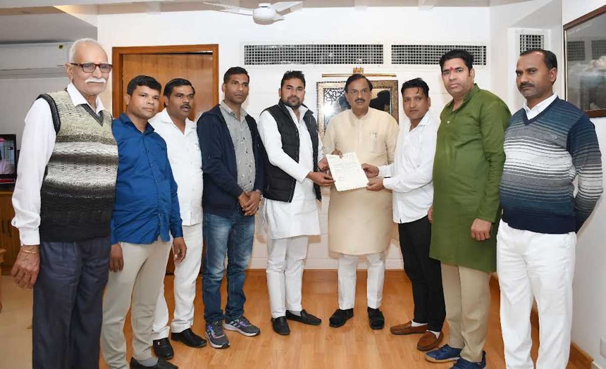 केंद्रीय विद्यालय बचाने के लिए संघर्ष समिति के लोग सांसद से मिले केंद्रीय विद्यालय बचाने के लिए संघर्ष समिति के लोग सांसद से मिले